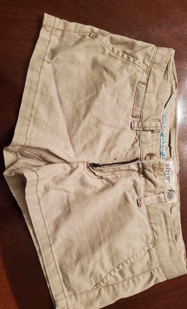 Aeropostale Junior's size 5/6 khaki shorts